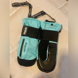NWOT -GLOVES- Devembre sports winter gloves- size S